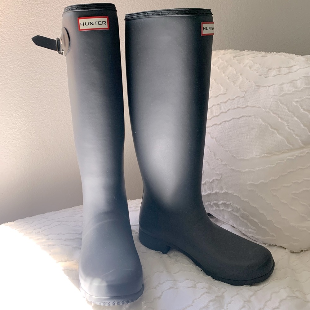Size 8 Navy Blue HUNTER Rain Boots